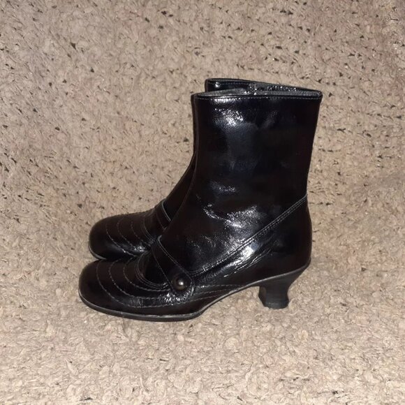 LA CANADIENNE-Black Crinkly Patent Leather Booties-Side Zip-Sz 5.5-Excellent - Picture 2 of 6